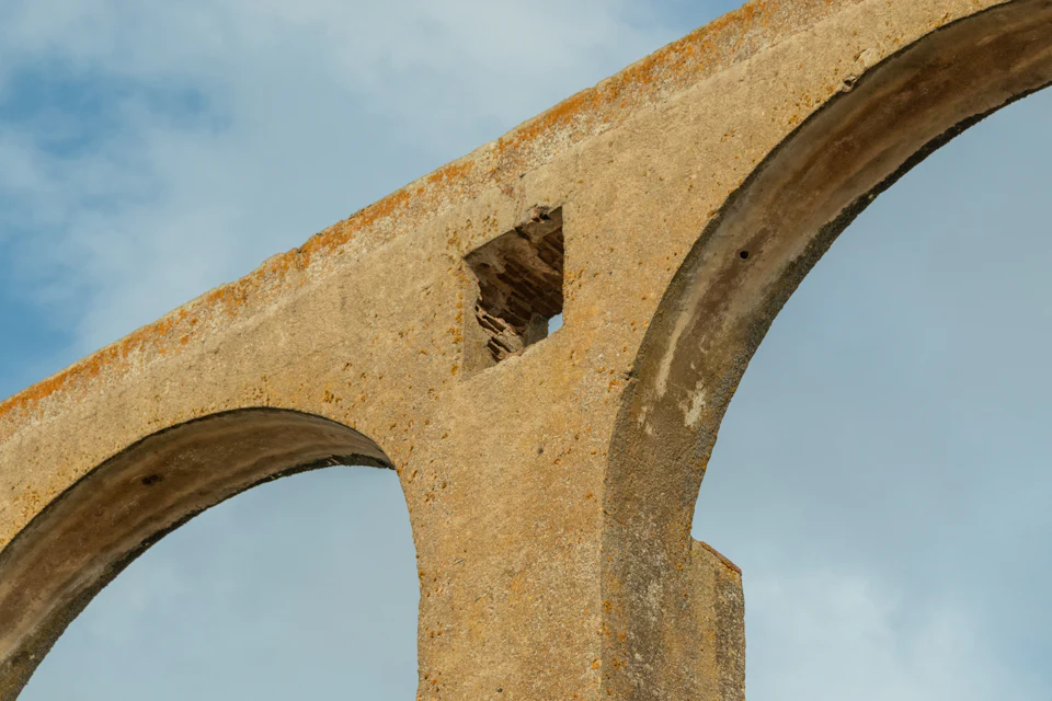 Arco de pedra do aqueduto de Serpa